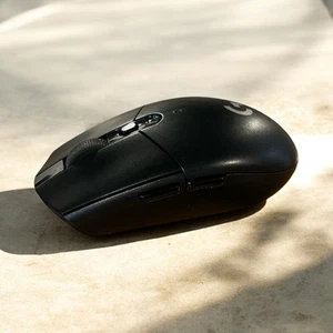 Logitech G305 Lightspeed Wireless Gaming Mouse Black Pre-Owned 12000 DPI PC/Mac - Afbeelding 1 van 2