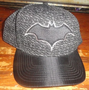 NUEVO SOMBRERO BATMAN NEGRO VINTAGE GORRA SNAPBACK CABALLERO OSCURO DC COMICS TALLA ÚNICA - Imagen 1 de 2