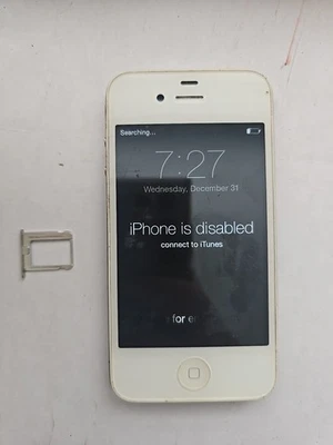 Apple iPhone 4s - 8 GB - White Locked  - Image 1 of 4