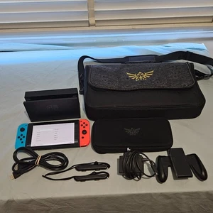 Nintendo Switch Console Bundle + 2 Zelda Cases + Accessories – Tested - Foto 1 di 11
