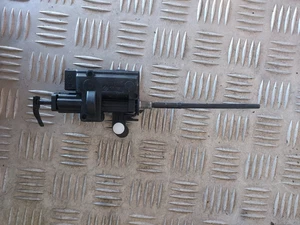 Relais Actionneur trappe réservoir - RENAULT SCENIC III (3) - Réf : 8200312600 - Picture 1 of 3