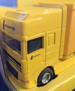 Corgi 1/64 Scale TY87008 - DAF '95 Box Trailer Truck - Blue Circle Cement - Good - Picture 1 of 12