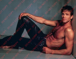 Lucky Vanous, barfüßig, haarig, Beefcake, Gay Interest, 13x19 Poster - Bild 1 von 1