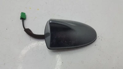 Antena de aleta de tiburón montada en techo 2014 15 16 17 18 19 20 Infiniti Q50 Foto 1 de 4