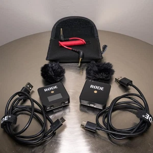 Rode Wireless GO Compact Microphone System Gen 1 + Cables, Windscreens, and Case - Picture 1 of 20
