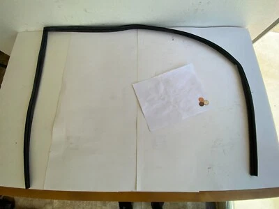 Warped 84-88 TOYOTA Window RUBBER SEAL/TRIM wo/wing-HILUX PICKUP TRUCK 1984-1988 Foto 1 de 4