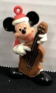 Vintage The Walt Disney Co Mickey Mouse Weihnachtsmann mit Bass Weihnachtsschmuck 2,5" groß. - Bild 1 von 8