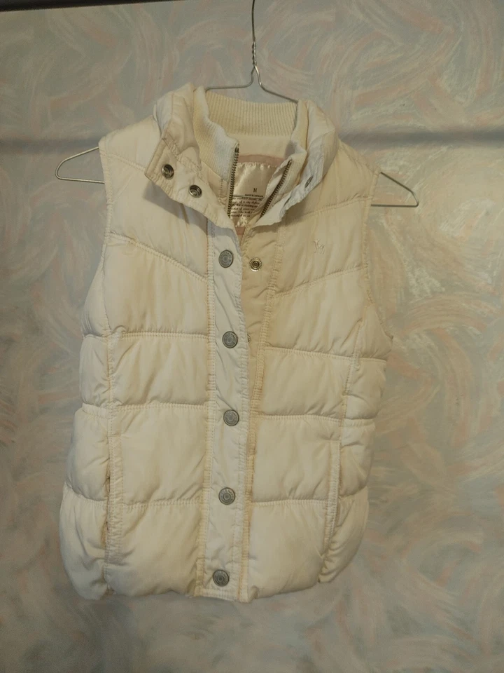 Old Navy Puffer Vest Size Medium Cream - Image 1 of 1