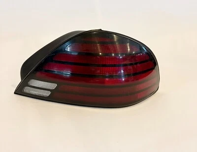 1999-2005 PONTIAC GRAND AM RIGHT PASSENGER TAIL LIGHT OEM - Image 1 of 4