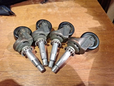 Ruedas antiguas marca Bassick - Juego de 4 - Fecha de patente 1914 - Marcadas Foto 1 de 4