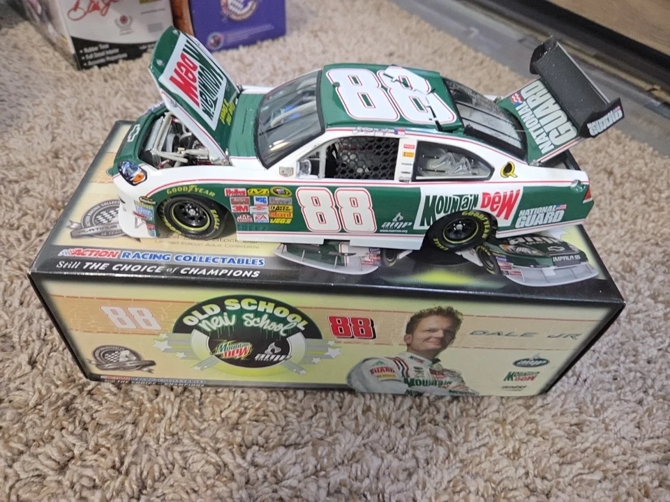 Dale Earnhardt Jr #88 Mt. Impala SS 2008 Dew Retro Foto 1 de 4