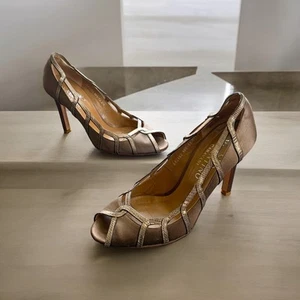 Valentino Garavani Talla EU 37.5 Marrón Satinado Peep Toe Tacones con Borde Plateado - Imagen 1 de 12