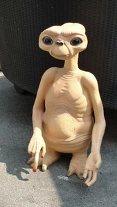E . T  Figur Der Außerirdische Skulptur Groß Werbefigur Lebensgroß Schöne Rep - Picture 1 of 7