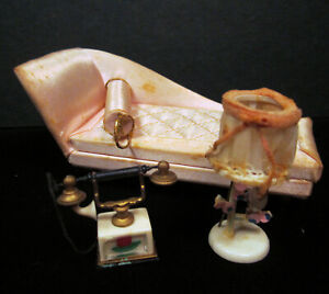 MCM Ideal Petite Princess Puppe Möbel rosa Satin Couch Telefon Vogel Lampe 1960er