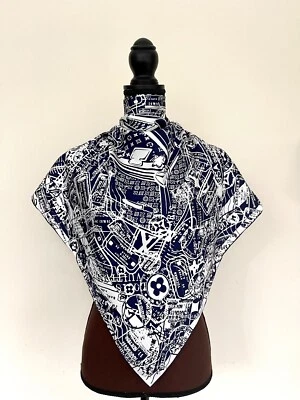 Louis Vuitton Bufanda Clásica Estampillas de Viaje Baúles Logo Azul Blanco Envoltura de Seda Foto 1 de 4