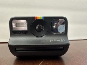 Macchina fotografica pellicola istantanea Polaroid Go Generation 2 (nero) + pellicola bonus regalo LEGGI - Foto 1 di 15