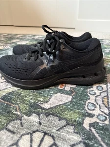 EUC Women’s 7 ASICS Gel Kayano 28 SOLID BLACK Barely Worn! Running Sneaker Shoe - Picture 1 of 11