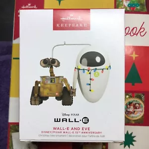 WALL E and EVE HALLMARK ORNAMENT - Picture 1 of 2