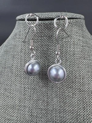 Pendientes de plata con perlas de imitación gris claro Foto 1 de 4