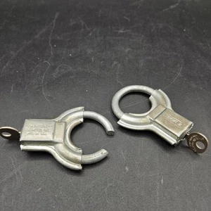 ¡Par de cerraduras circulares Sterling Jr de colección! Steel Sterling Lock Co. con llave original - Imagen 1 de 9