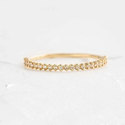 Conjunto de puntas corte redondo incoloro diamante cultivado en laboratorio alianza de boda, oro amarillo de 10K Foto 1 de 4