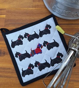 Scottie Dog Pot Holder - Tartan - Picture 1 of 2
