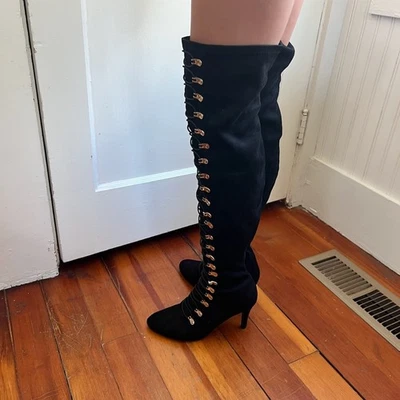 Botas femininas pretas com cadarço na coxa salto agulha alto tamanho 7,5 detalhes em metal - Imagem 1 de 4