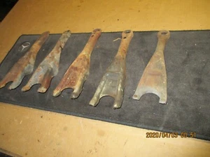 1966 70 MOPAR ROADRUNNER GTX CUDA HEMI CLUTCH FORK FORK BOOTS PARTS LOT  - Picture 1 of 6