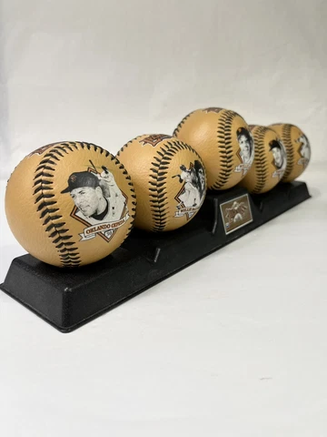 2005 SF Giants Legends Collectors Series Chevron Baseball Set With Stand Cover