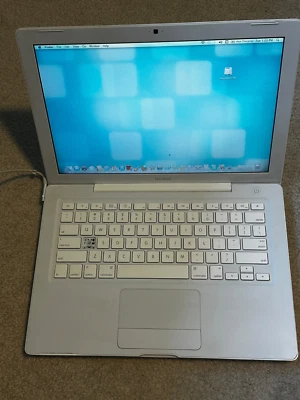 Apple Macbook 13" Early 2008 Core 2 Duo 2.4 GHz 2GB RAM MacOS 10.6.8 White READ - Image 1 of 4