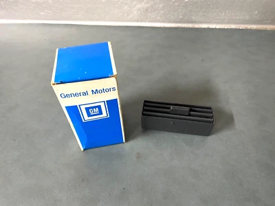 Оригинальный центральный наружный дефлектор выпускного отверстия воздуха GM NOS 22646628 1996-1998 Buick Skylark - Изображение 1 из 4