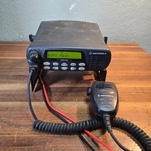 Motorola CDM1550 136-174 MHz VHF Two Way Radio AAM25KKF9AA5AN w Mic - Picture 1 of 5