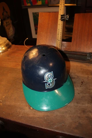 MLB Souvenir Batting Helmet Seattle Mariners Cover