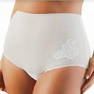 Calcinha Vanity Fair FLORAL Aplique Renda BRANCA MACIA NYLON 13081 Vovó 7 - Imagem 1 de 4