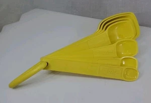 Vintage Tupperware Sonnengelb Set 7 Messlöffel mit Ring - Bild 1 von 4