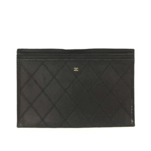 CHANEL Bicolore CC Logo Quilted Lambskin Passport Case Black/2BD0642 - Picture 1 of 8