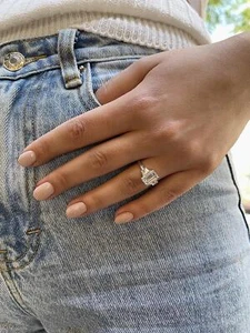 Anello di fidanzamento diamante IGI VVS2 E smeraldo 2,50 carati creato in laboratorio pulizia occhi - Foto 1 di 8