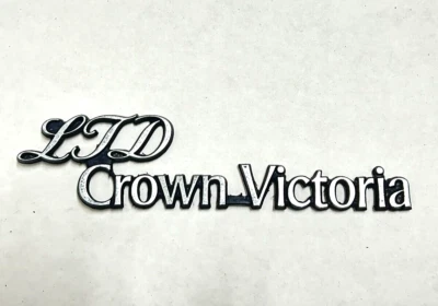Ford LTD Crown Victoria techo vinilo emblema maletero adorno vintage 1980-87 cromado Foto 1 de 4