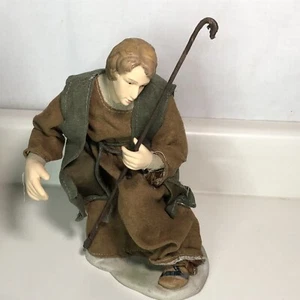 MEMBERS MARK 2005 REPLACEMENT NATIVITY KNEELING SHEPHERD BOY WITH STAFF & BURLAP - Picture 1 of 9