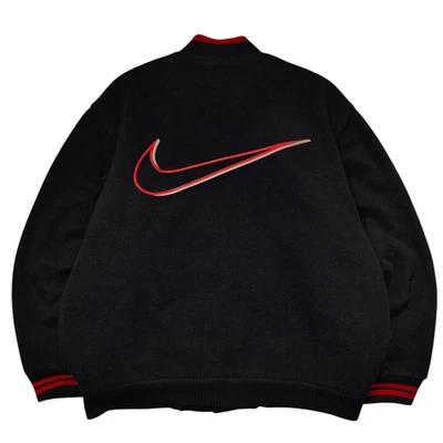 Винтажная шерстяная большая университетская куртка-бомбер 90-х NIKE Swoosh - Изображение 1 из 4