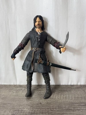 Toy Biz Helms Deep Aragorn 2004 - El Señor de los Anillos Las Dos Torres - Código postal leer Foto 1 de 4