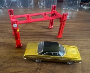 Greenlight 1:64 Muscle Car Garage 1964 Plymouth Fury Sport & Red Lift / Rack - Picture 1 of 5