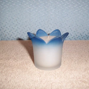 PARTYLITE FROSTED BLUE TULIP SHAPE 2-1/2 " CANDLE CUP WITH UN BURNT CANDLE - Picture 1 of 3