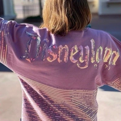 Disneyland Resort Disney Parks Spirit 球衣套头衫紫色闪亮亮片 L — 第 1/4 张图片