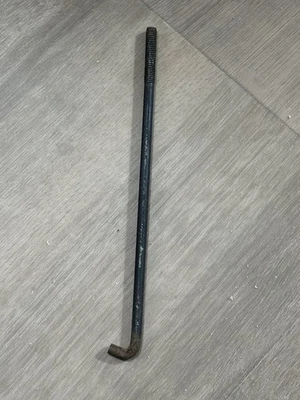 CINTA DE BATERIA SUPORTE CAIXA J PARAFUSO HASTE PORCA MONTAGEM fabricante de equipamento original LEXUS IS300 01-05 - Imagem 1 de 3