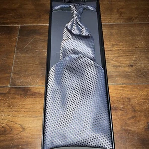 BARUTTI Sciarpa cravatta e tascabile, grigio + blu motivo geometrico NUOVO PREZZO AL PUBBLICO €130 - Foto 1 di 11