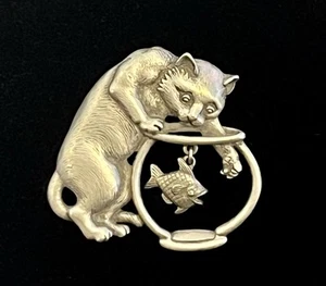 JJ Cat & Fishbowl Brooch Pin Pewter Dangling  Fish Naughty Kitty Pets - Picture 1 of 3