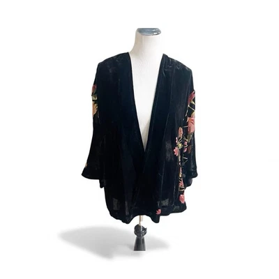Kimono Torrid Feminino Tamanho 1X/2X Floral Veludo Burnout Whimsigoth Fada Gótica - Imagem 1 de 4