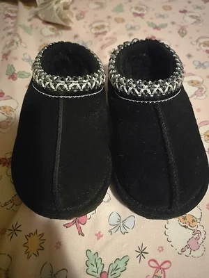 Chinelo Ugg Tasman infantil tamanho 6 preto - Imagem 1 de 4