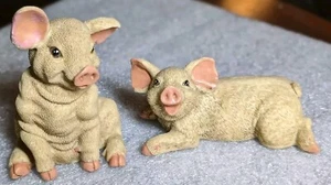 Vintage Adorable Set 2 Resin Pig Figurines 3.5” one laying, one sitting - Picture 1 of 17